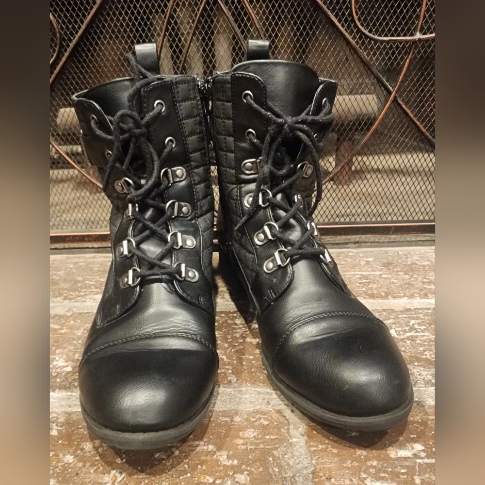 WHITE MT. - Black Quilted Rockstar Buckle Boots